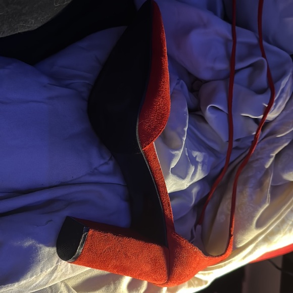 Red velvet heels - Picture 2 of 3